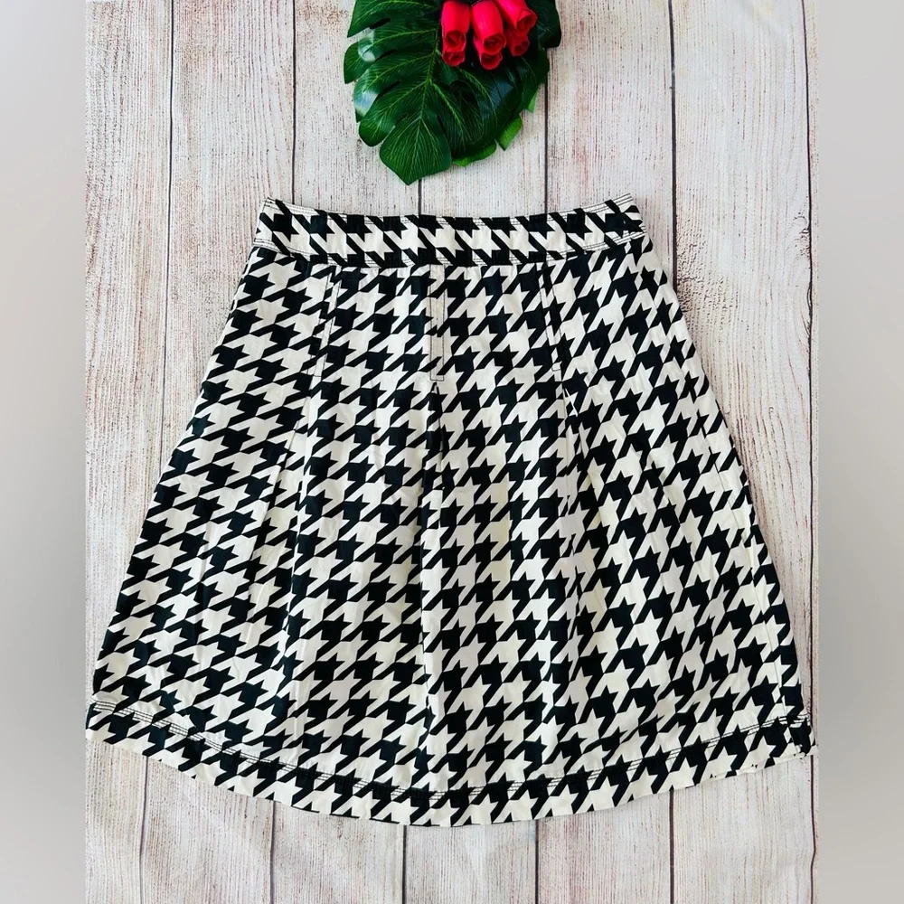 Merona Women’s Black & White Houndstooth A-Line Pleated Knee Length Skirt - Picture 2 of 5